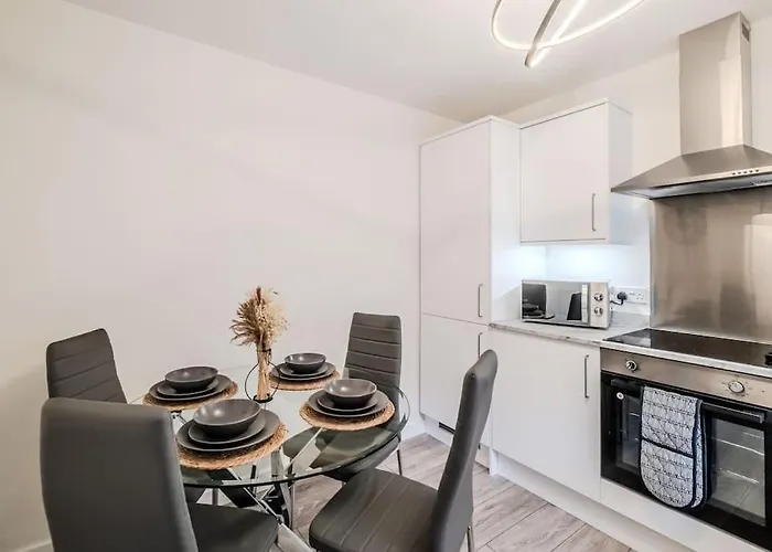 Central Location, Private Parking, Free Netflix